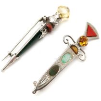 2 x antique silver hallmarked Scottish dirk brooches set with hardstone - longest 5.5cm & total