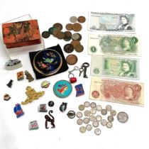 Qty of oddments inc banknotes, coins (inc silver), Butlins badges, military badge etc