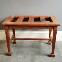 Vintage oak Luggage rack, 66cm wide x 40cm deep, 46cm high, in good used condition.