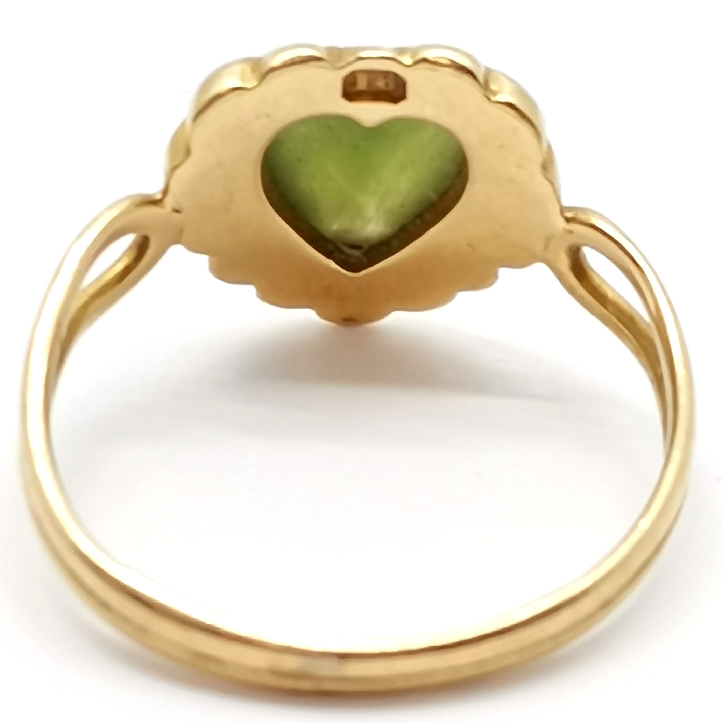 Antique unmarked gold ring with heart shaped green stone with pearl surround (missing 1 pearl) - - Image 2 of 4