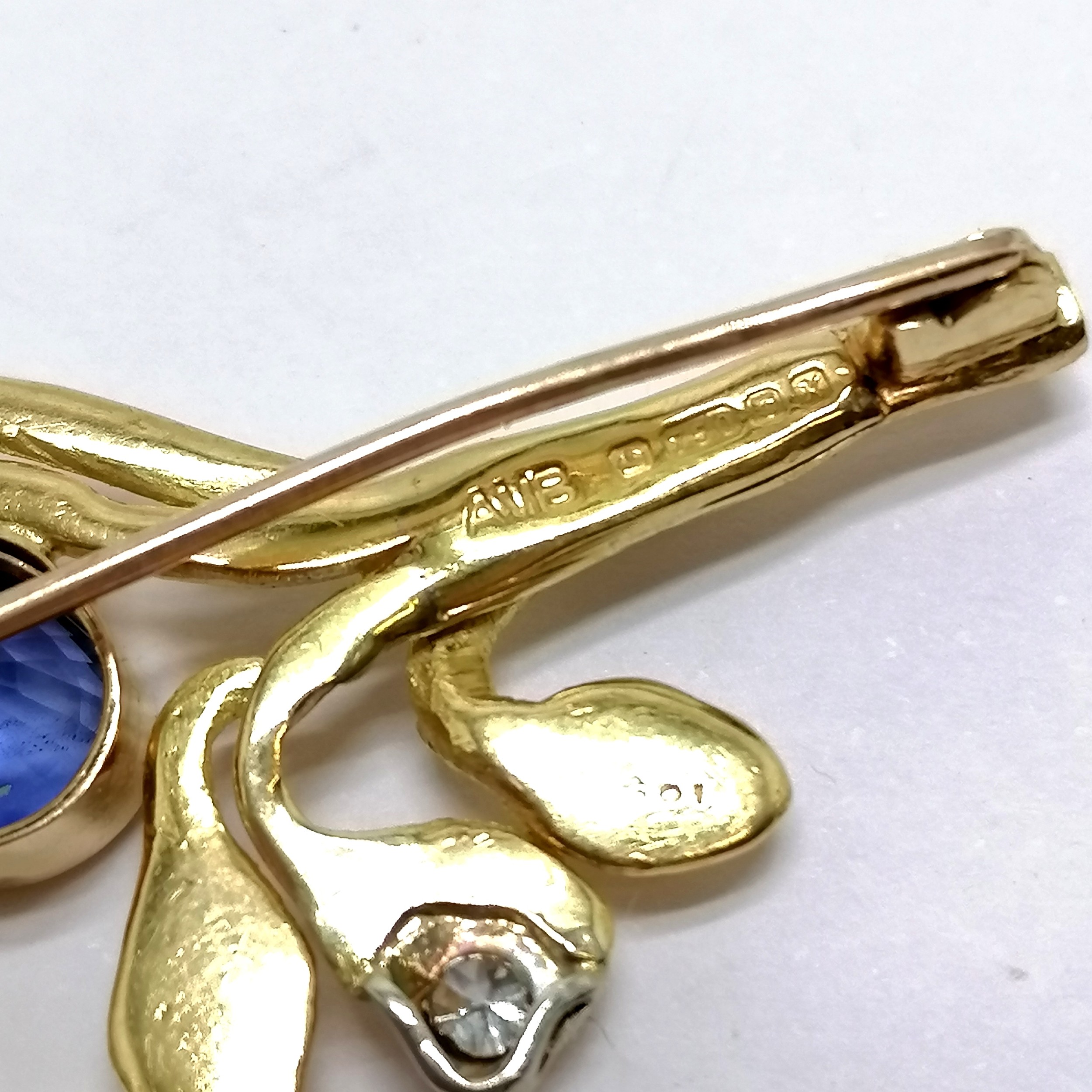 18ct hallmarked gold diamond / sapphire brooch - 5.5cm & 9.8g total weight - Image 3 of 3