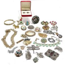 Qty of costume jewellery (mostly brooches) inc Thomas L Mott, micromosaic, gold tone scottie dog,