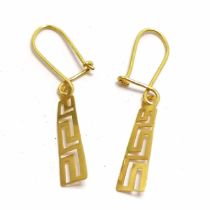 18ct marked gold Greek key pattern drop earrings - 3.5cm drop & 1.1g - SOLD ON BEHALF OF THE NEW
