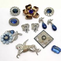 Qty of vintage brooches inc Pegasus, large blue stone set flower (7cm) etc t/w 1 pair of blue drop