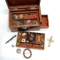 W Bruford tan leather jewellery box containing qty of antique / vintage jewellery inc Chester silver