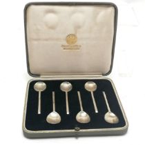 1935 cased silver set of 6 Staffordshire 'slipped in the stalk' teaspoons by Thomas Bradbury &