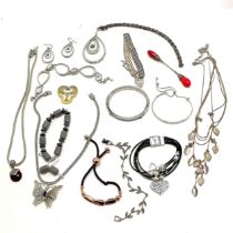 Qty of necklaces / bracelets inc silver Suarti pendant on matching 40cm chain, 3 silver bracelets,