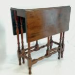 Edwardian copy of Georgian spider gate-leg table - 62cm high & 54.5cm x 74cm (open) ~ has old repair