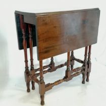 Edwardian copy of Georgian spider gate-leg table - 62cm high & 54.5cm x 74cm (open) ~ has old repair