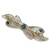 10ct marked white gold filigree brooch set with blue stone - 5.5cm & 2.3g total weight