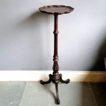 Antique Irish mahogany candle stand / torchere with carved acanthus leaf detail & terminating on 3