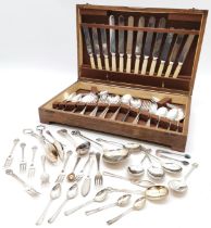 6 place canteen of A1 silver plated cutlery in an oak box (45.5cm x 28.5cm x 8.5cm) t/w 5 silver