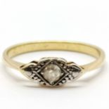 Unmarked 18ct gold antique diamond stone set ring - size K & 1.8g total weight