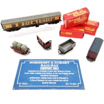 3 x Hornby tri-ang boxed wagons + 1 other loose, Kitmaster carriage & novelty Somerset & Dorset