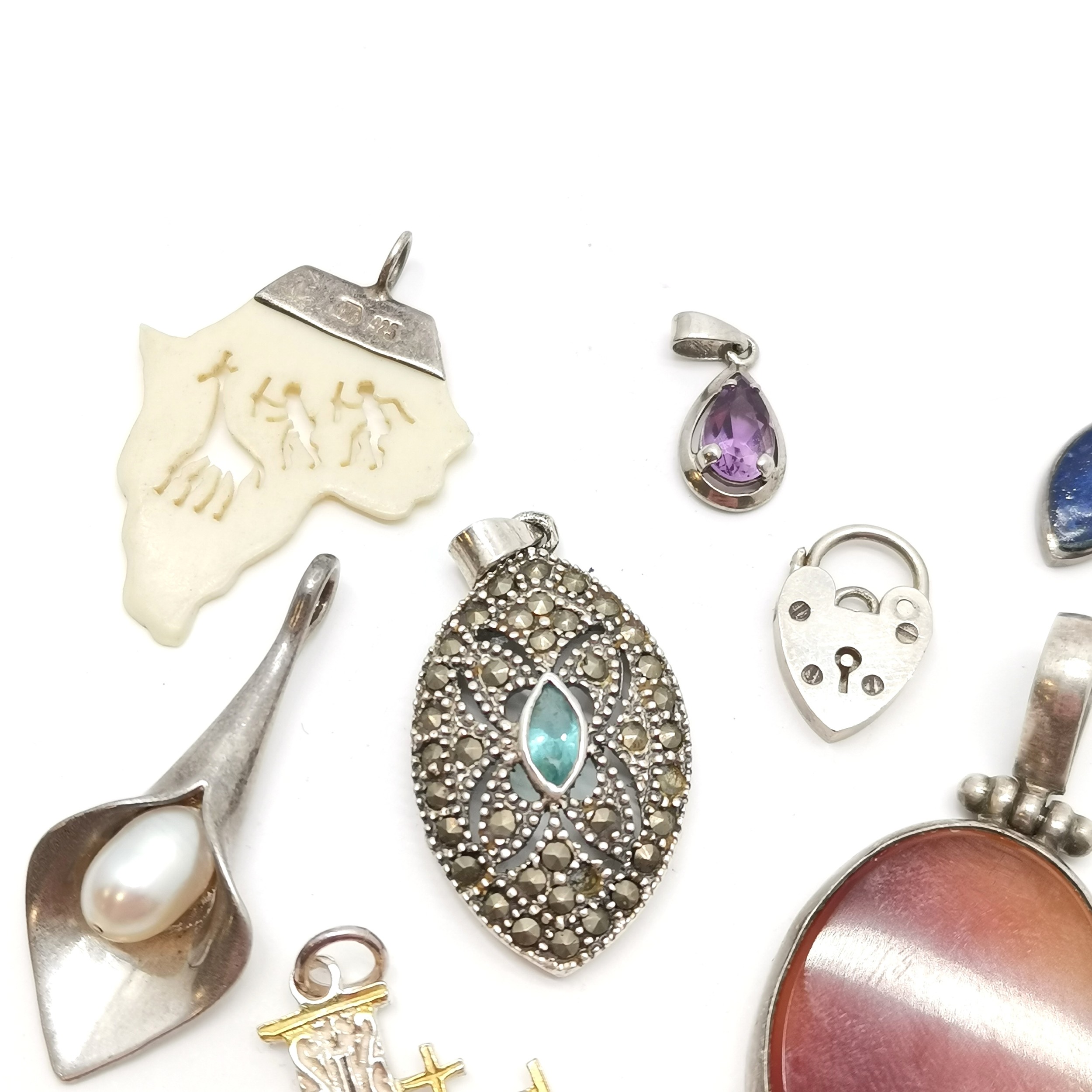 Qty of silver pendants inc Links of London 2012 olympics Wenlock, arum lily set with baroque pearl - Image 4 of 5