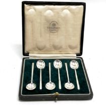 1928 cased silver set of 6 teaspoons by Mappin & Webb - 8.5cm & 34g