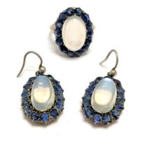 Antique moonstone / blue stone cluster ring (size K½) t/w matching pair of earrings (3.2cm) - 10.