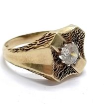 1970's 9ct hallmarked gold gents ring set with white stone - size X & 7.6g total weight