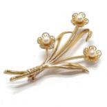 9ct hallmarked gold flower spray brooch set with pearls - 4.5cm & 4.5g total weight