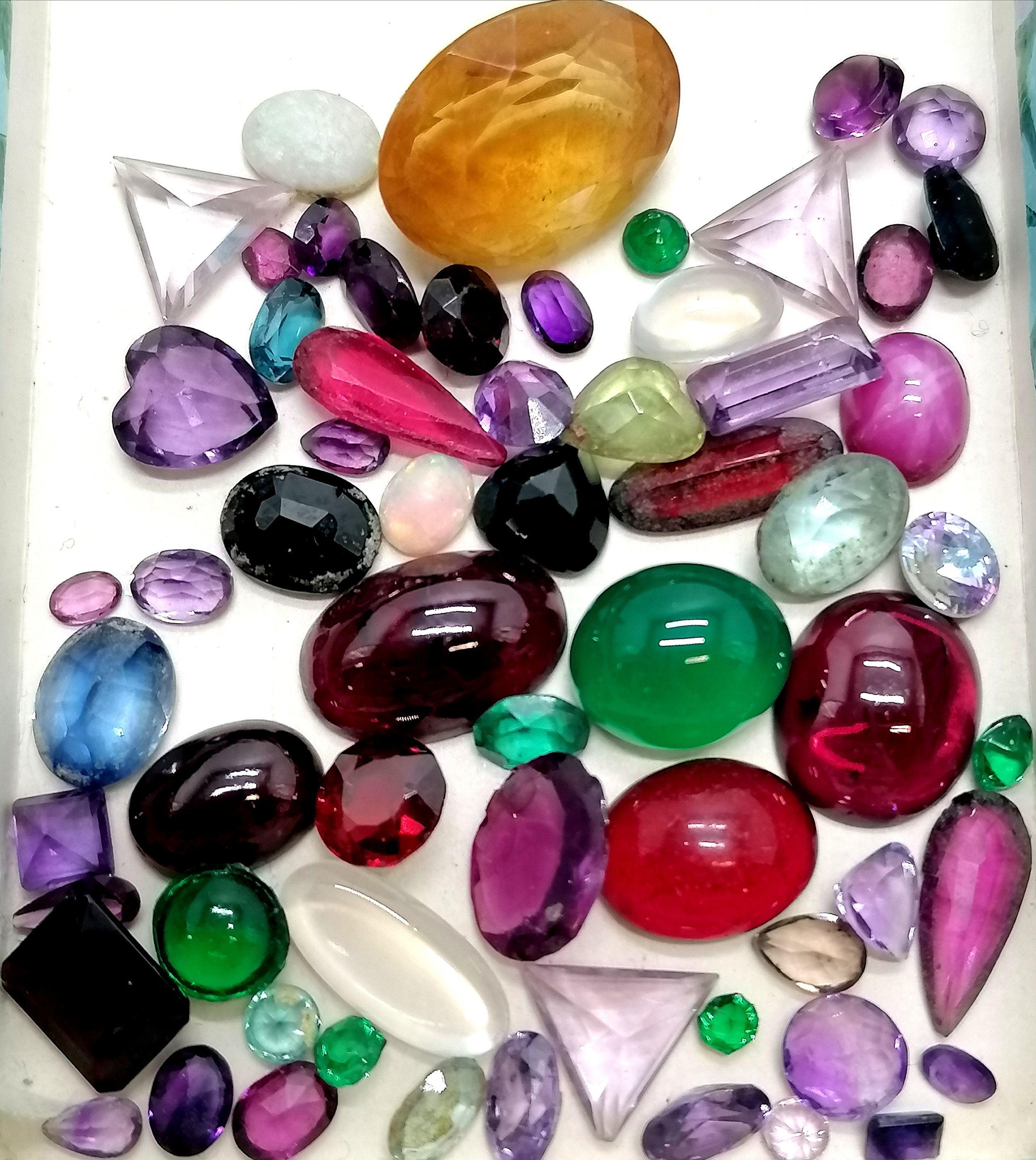 Qty of loose gemstones inc star ruby cabochon, amethyst, citrine etc