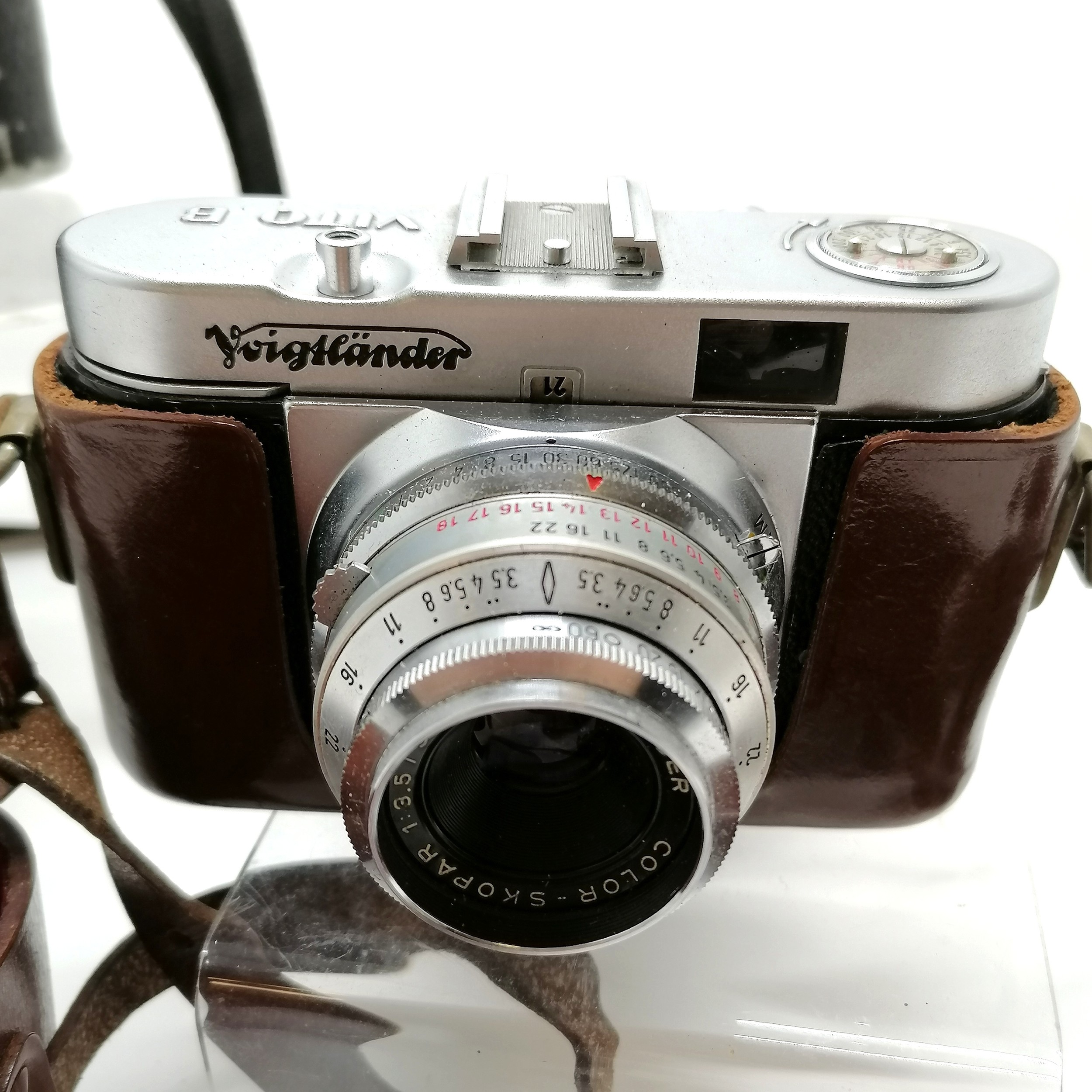 Voigtlander Prontor- SVS Vito B camera T/W eye shield, light meter and Accurange and Ernst Leitz - Image 4 of 6