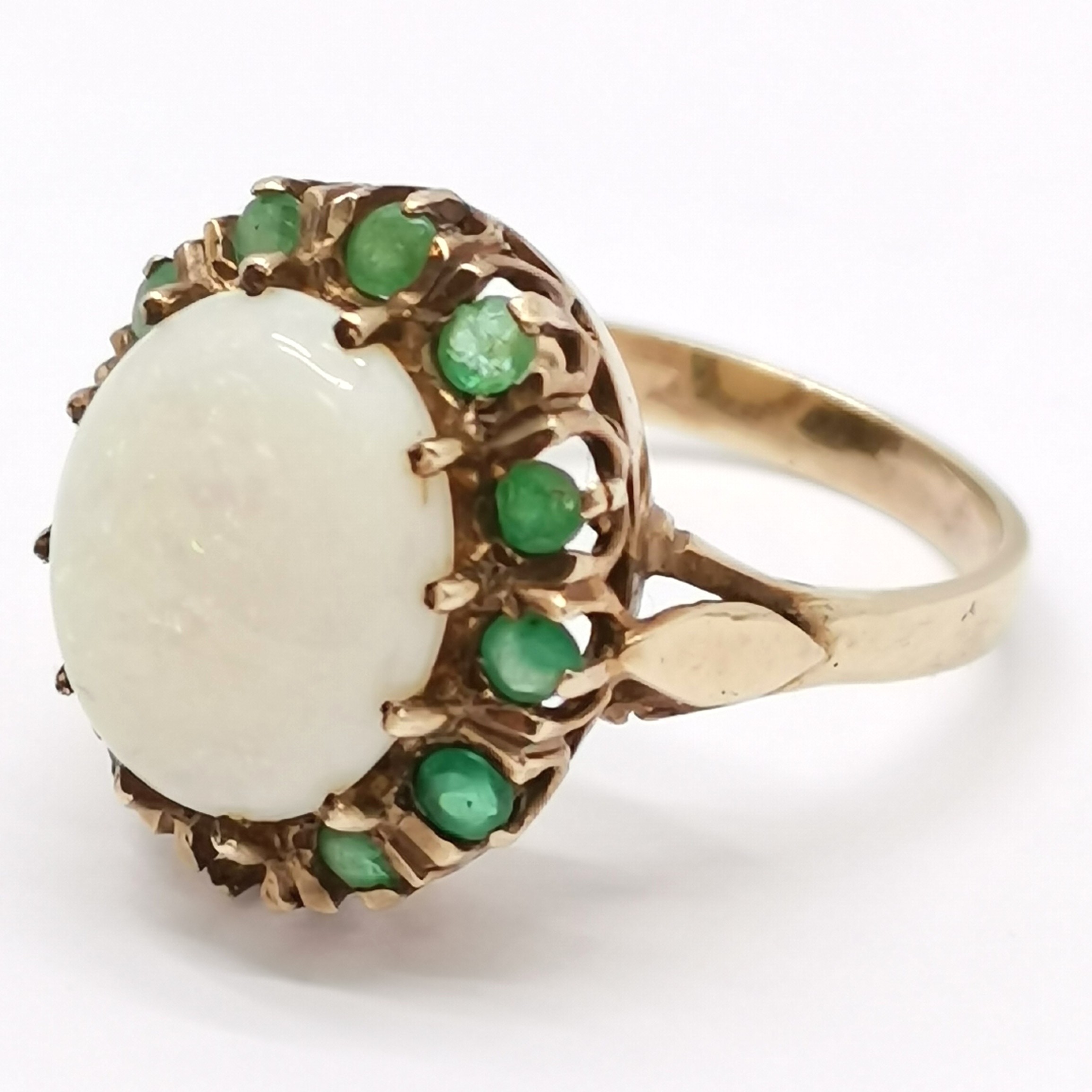 9ct hallmarked gold opal / emerald stone set cluster ring (1 stone missing) size O t/w 9ct - Image 2 of 4