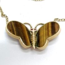 9ct marked gold necklet with tigers eye stone set butterfly pendant drop - 38cm long & 3.3g total