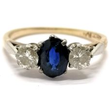 18ct gold and platinum sapphire & 2 diamond stone set ring - size Q & 3.1g total weight ~ sapphire