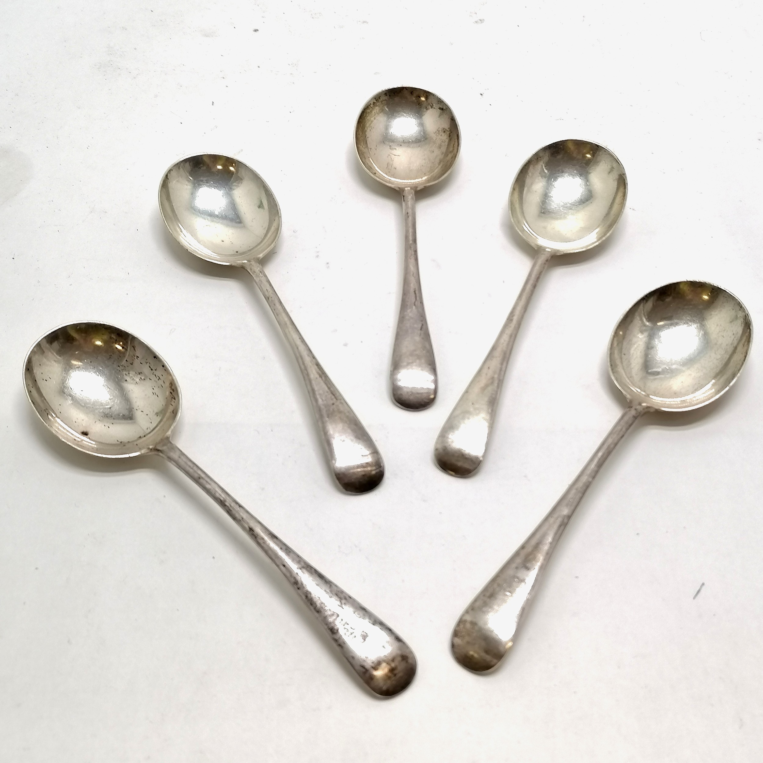 1931 5 x silver soup spoons by Josiah Williams & Co (David Landsborough Fullerton) - 19.5cm & 360g - Image 3 of 3