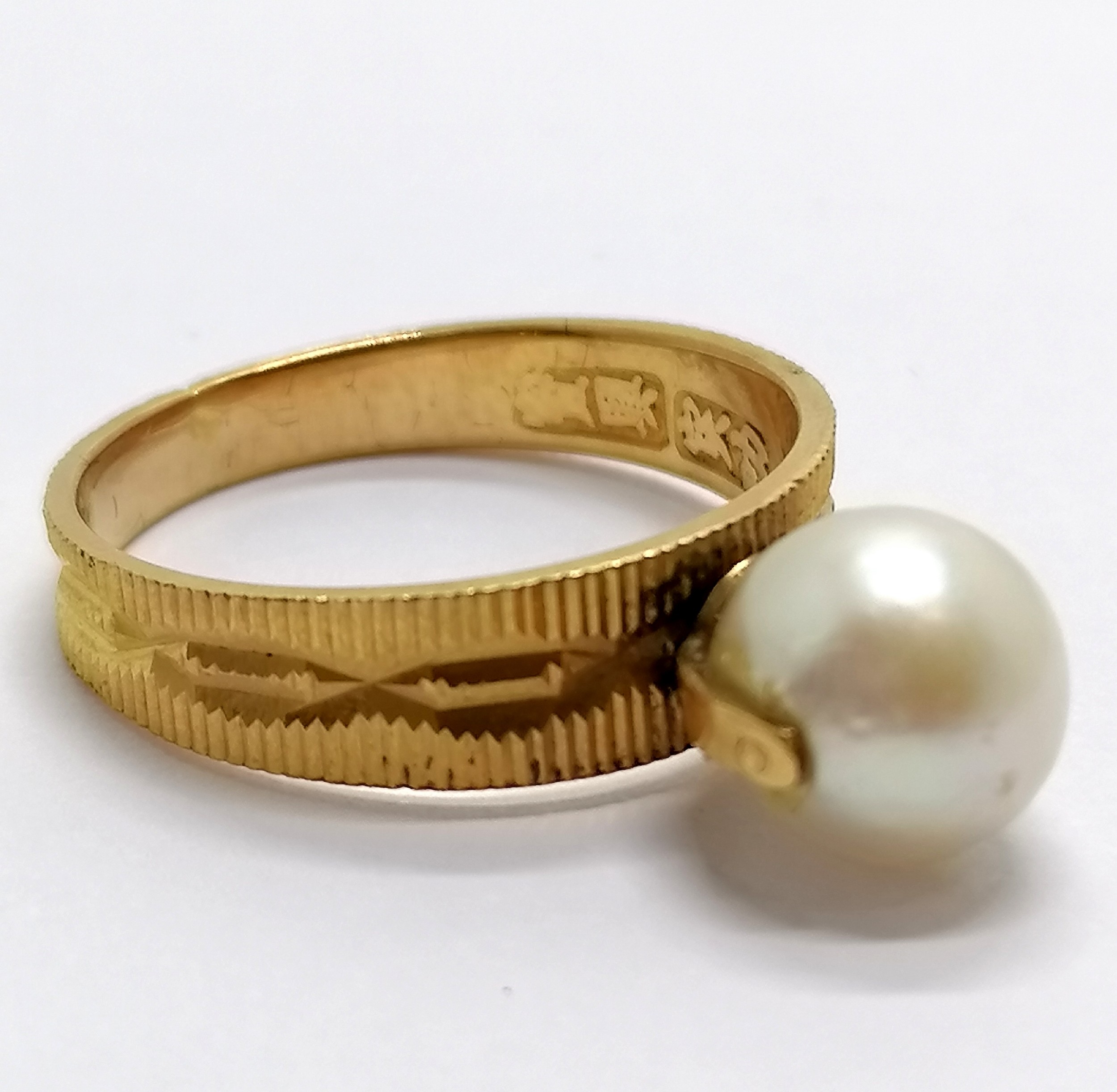 Chinese high carat gold (touch tests as 22ct) ring set with a pearl (8mm diameter) - the shank is - Image 5 of 5