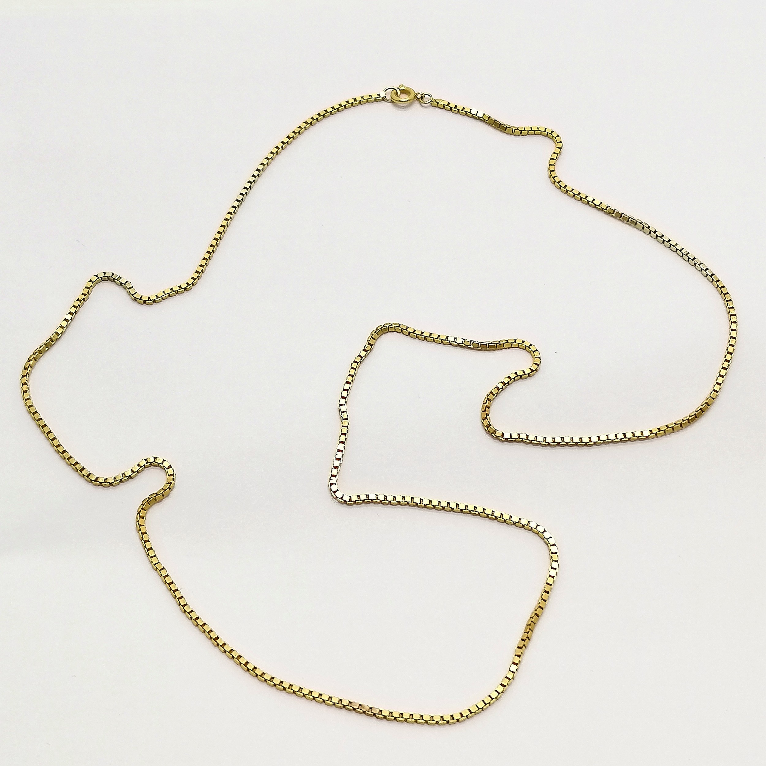 9ct marked gold box link 60cm chain - 7.5g - Image 2 of 2