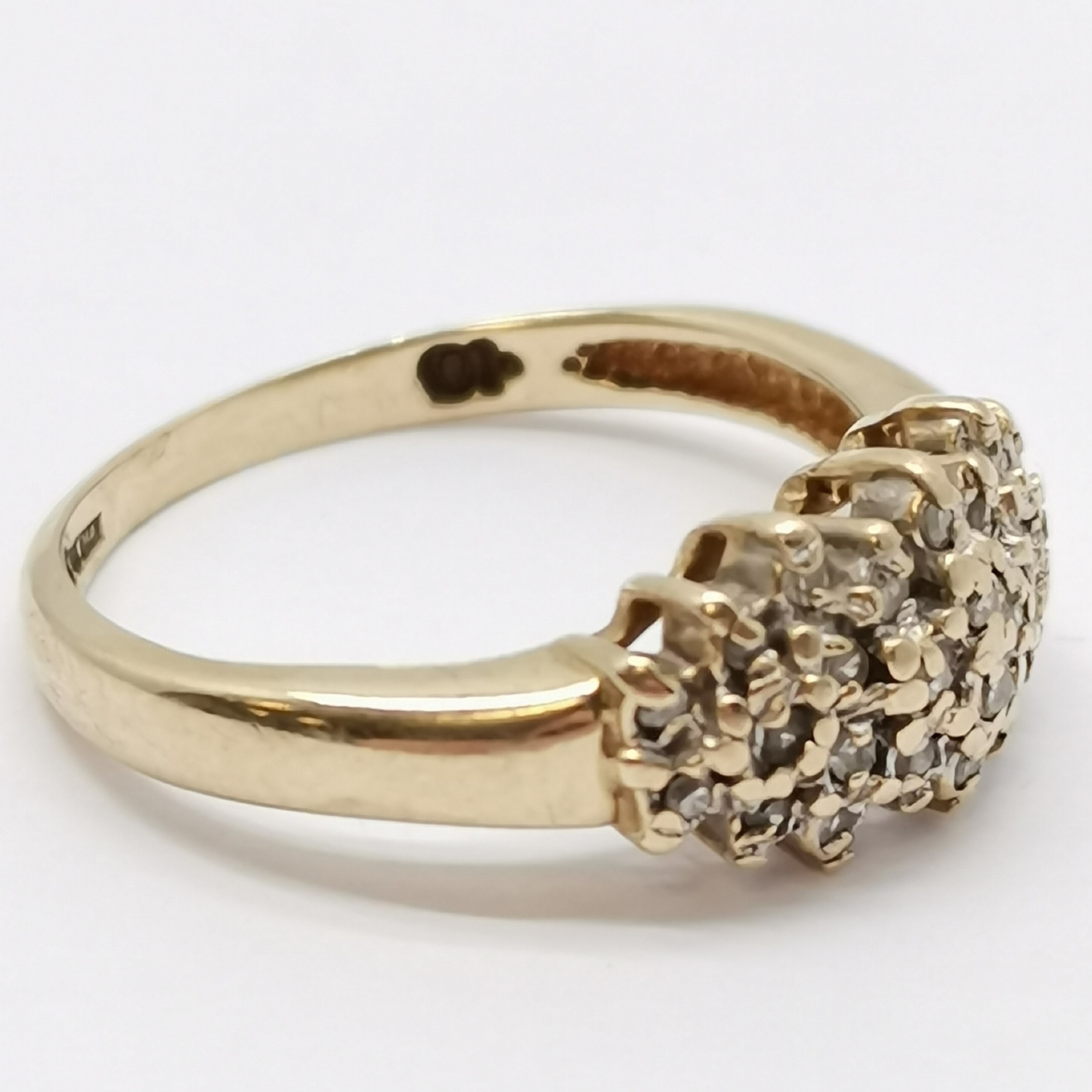 9ct hallmarked gold diamond cluster ring - size K & 2g total weight - Image 5 of 5