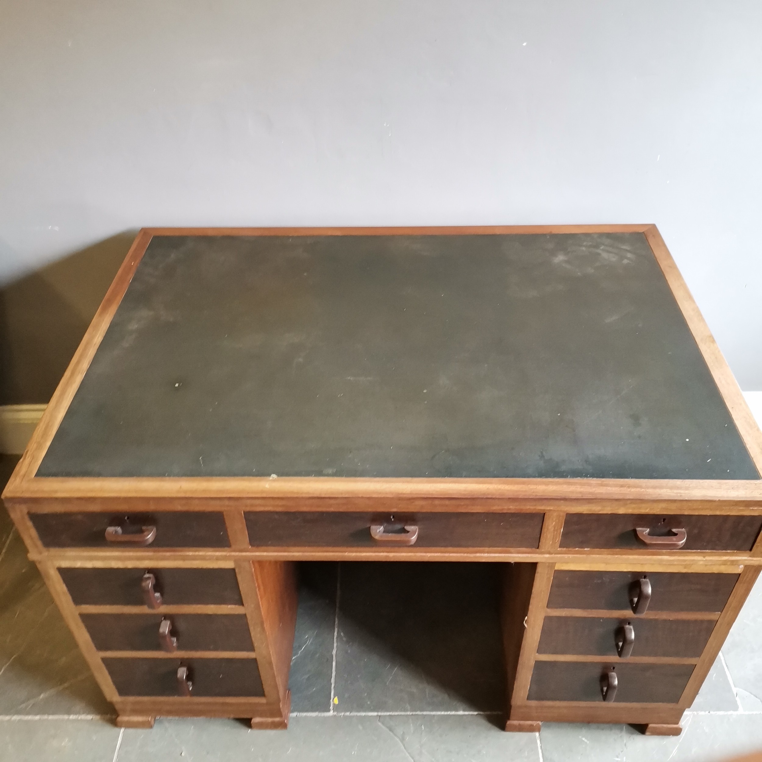 Art Deco Teak and hardwood desk with leather inset top, drawers stiff to open but in overall good - Image 4 of 5