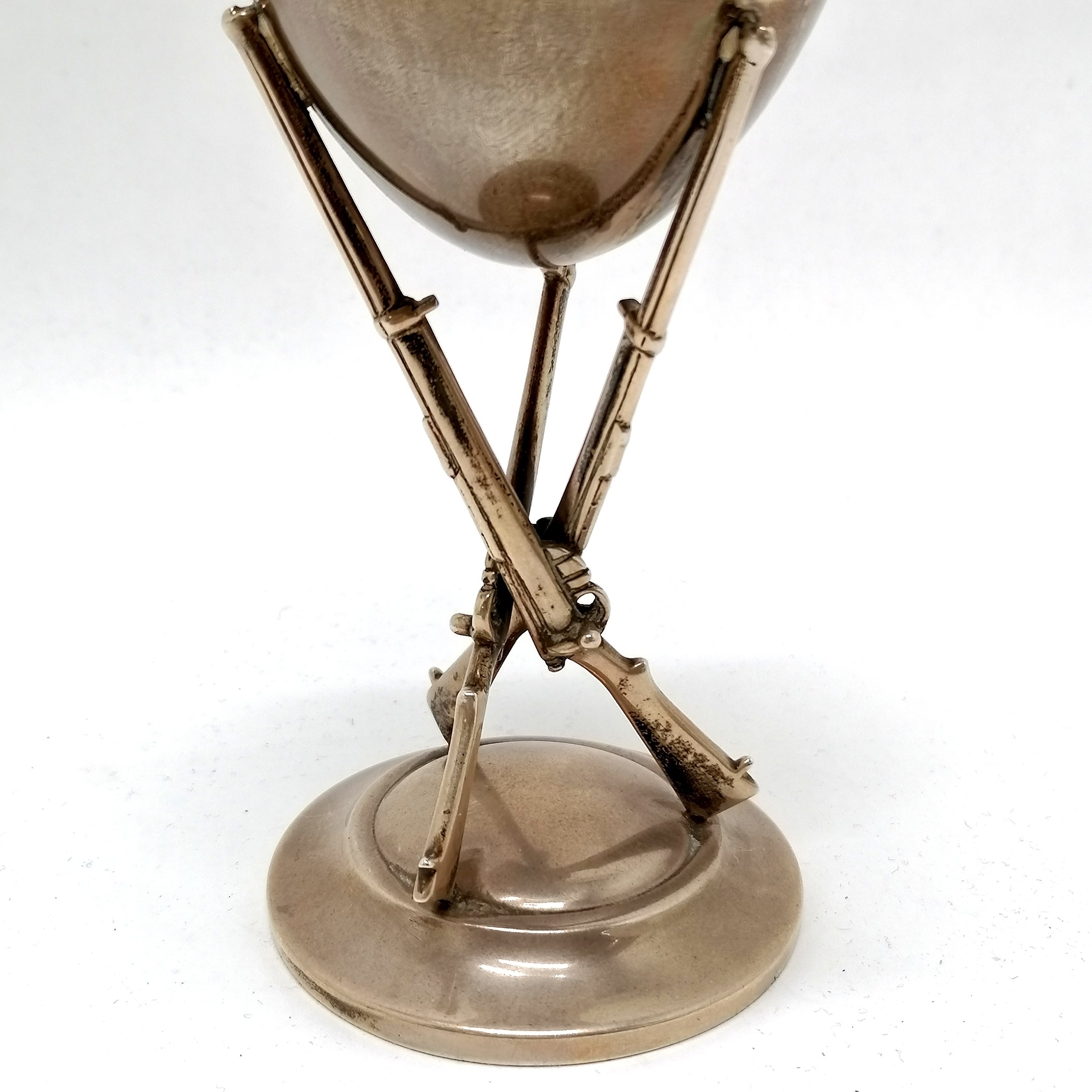 1939 silver shooting cup / trophy (by Robert Pringle & Sons) with triple rifle detail presented by - Image 4 of 4