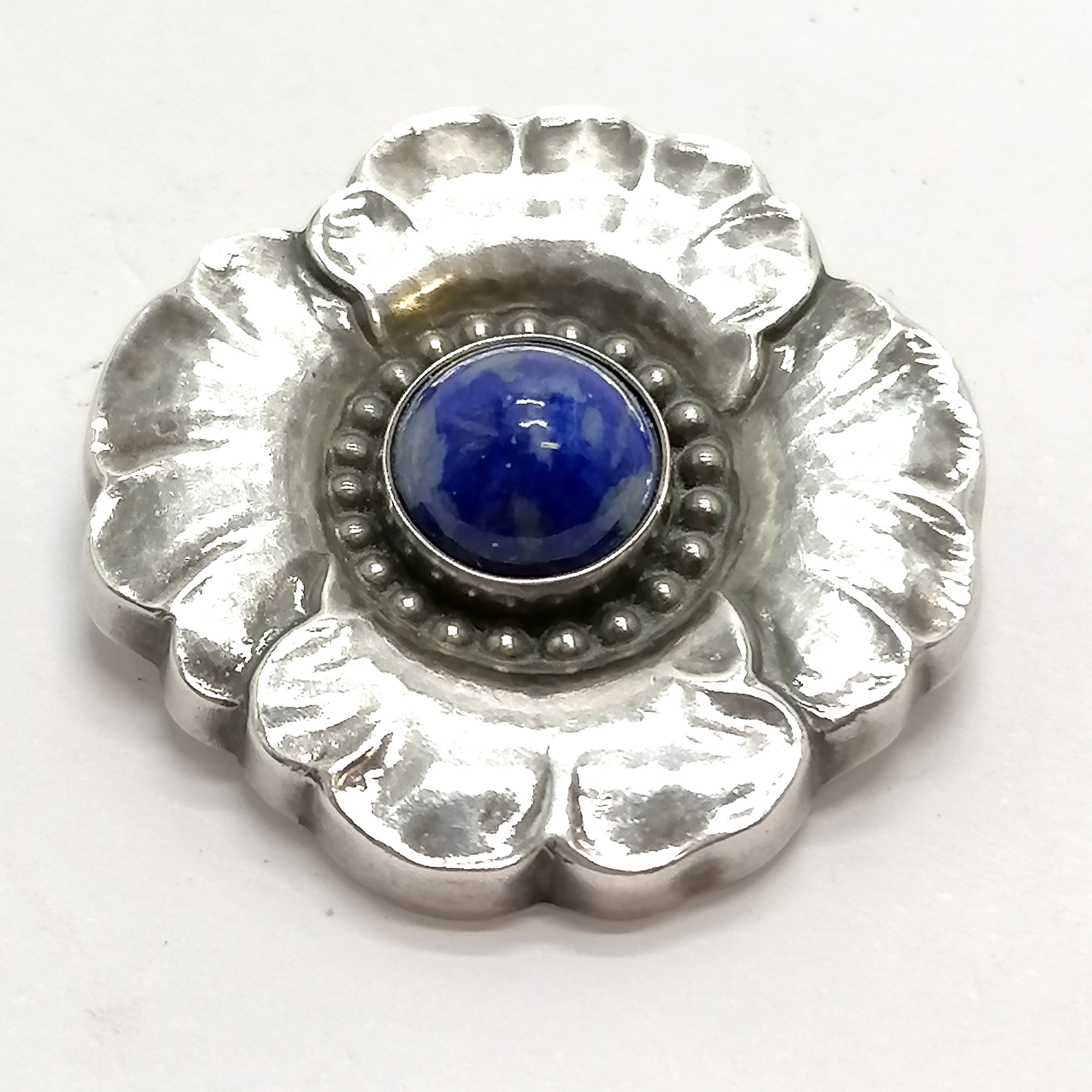 Georg Jensen silver flower brooch #189 set with cabochon lapis - 3cm across & 9g total weight - Image 2 of 5