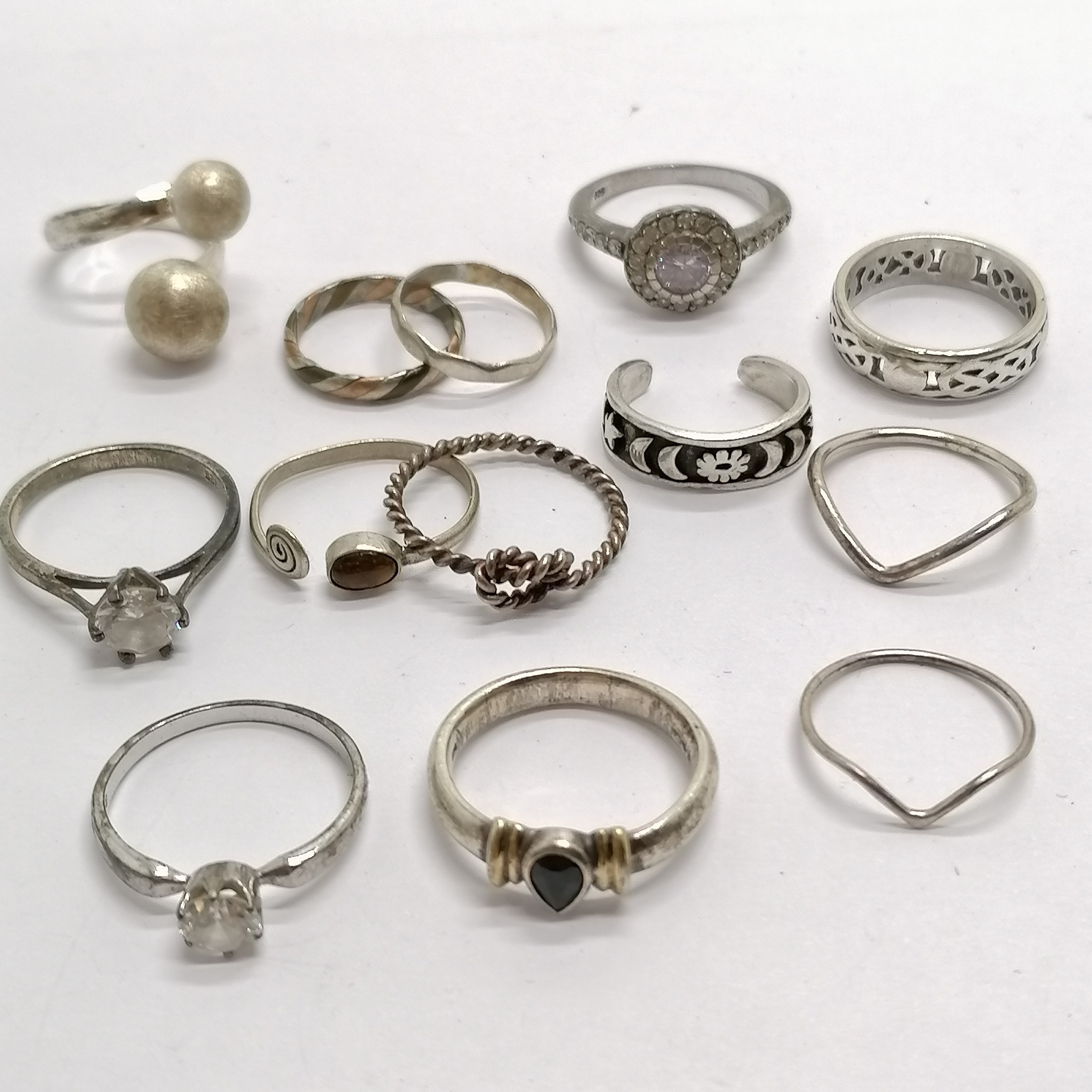 13 x silver rings (5 unmarked) inc stone set - total weight 29g - SOLD ON BEHALF OF THE NEW BREAST