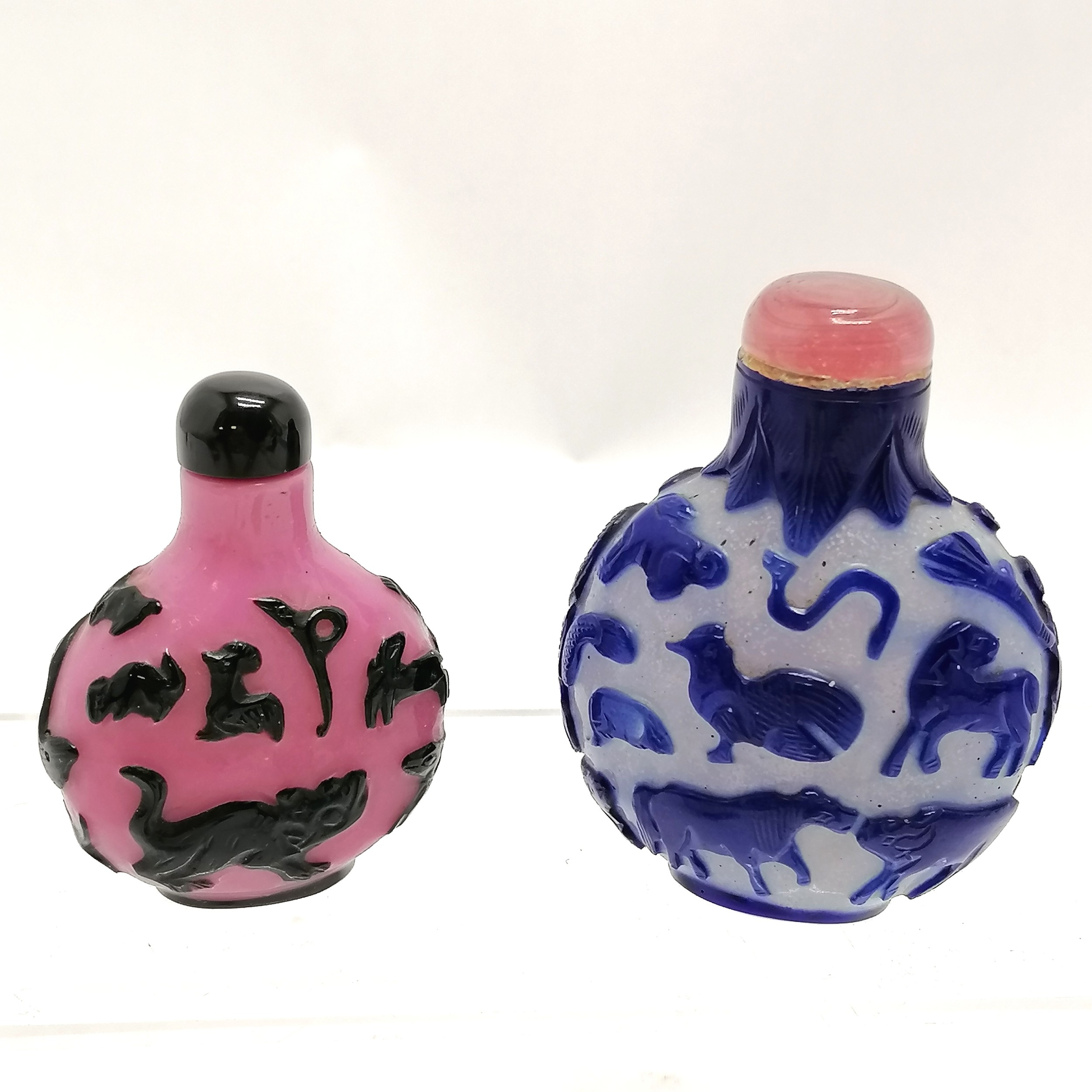 5 x Oriental Chinese snuff bottles - smallest cloisonne decorated 5cm & 2 lack stoppers ~ dragon has - Image 5 of 5