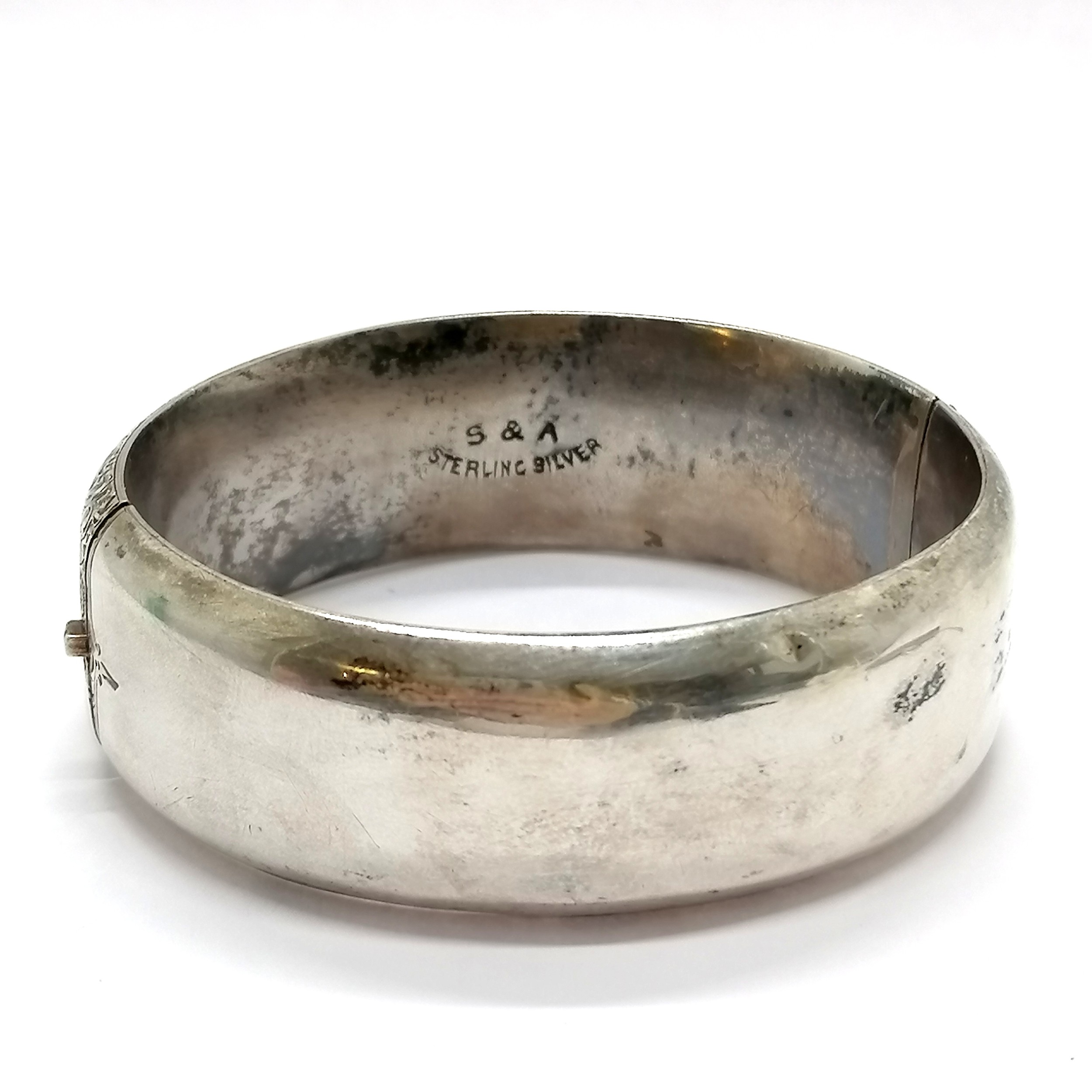 Sterling silver bangle with engraved detail to front by S&A - 5.5cm internal & 26g - Image 2 of 2