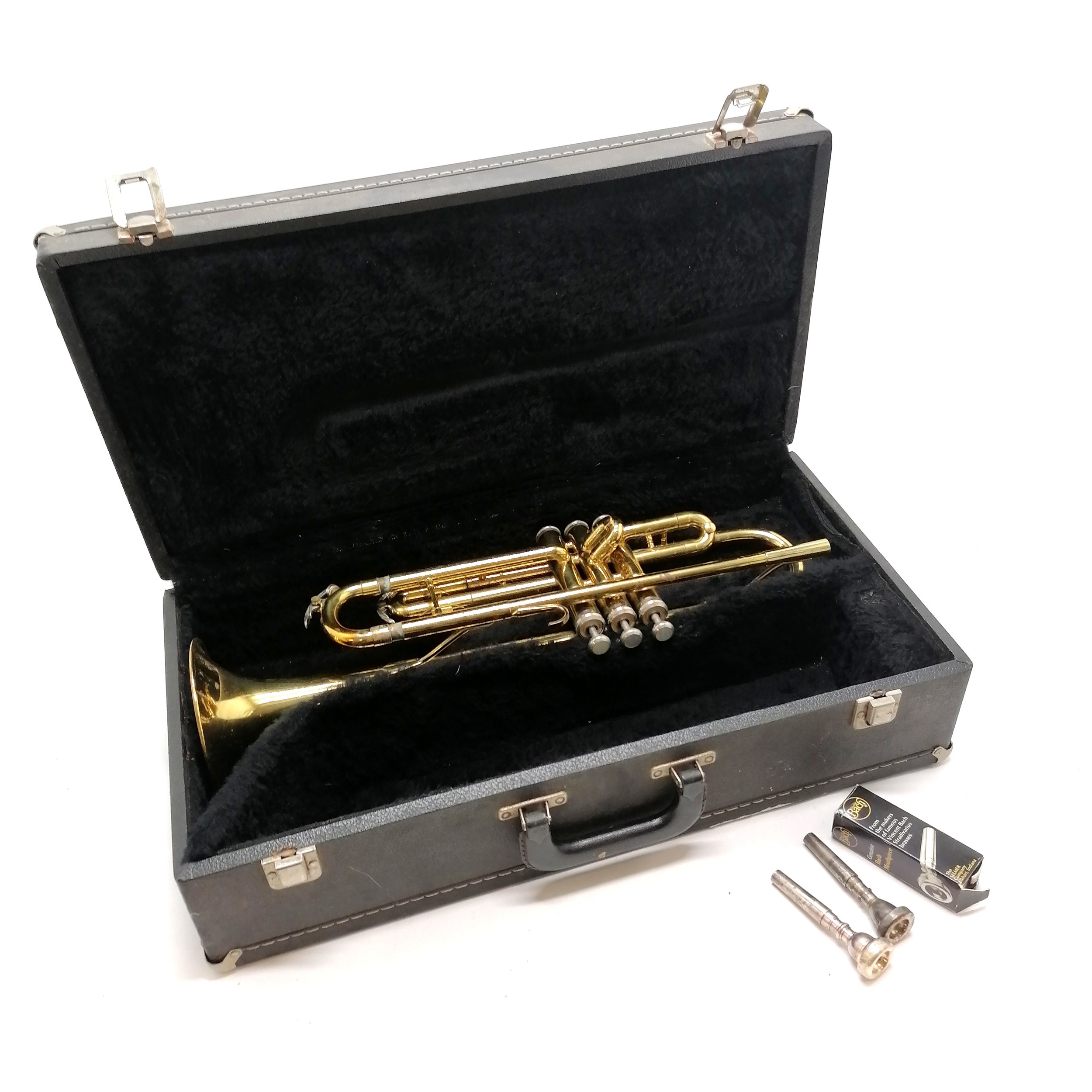 King 600 USA brass trumpet #458 with Holton & 7C mouthpieces in original carry case