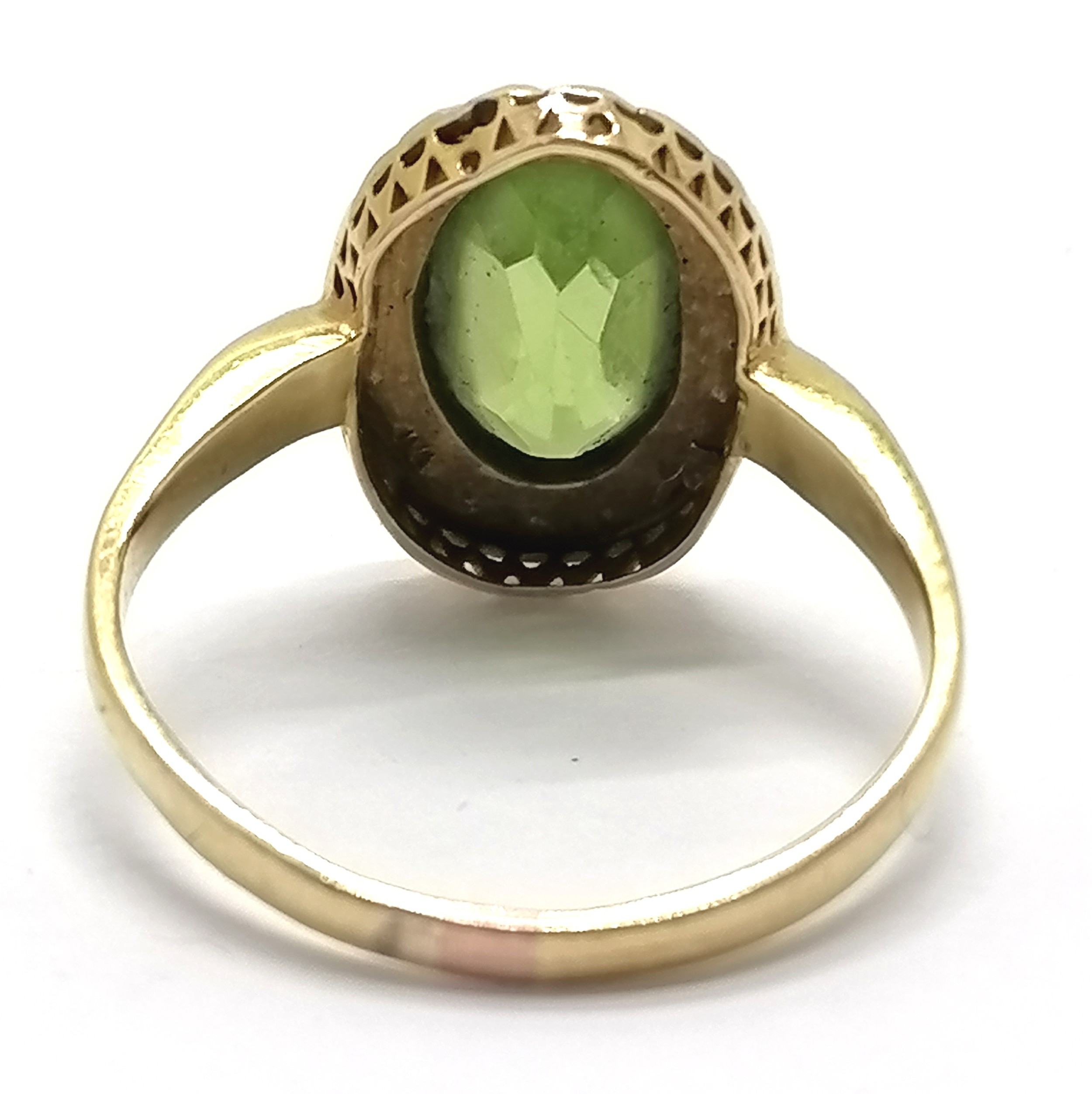 18ct marked gold (marks rubbed) peridot and pearl cluster ring - size N & 3g total weight ~ 1 - Image 2 of 4