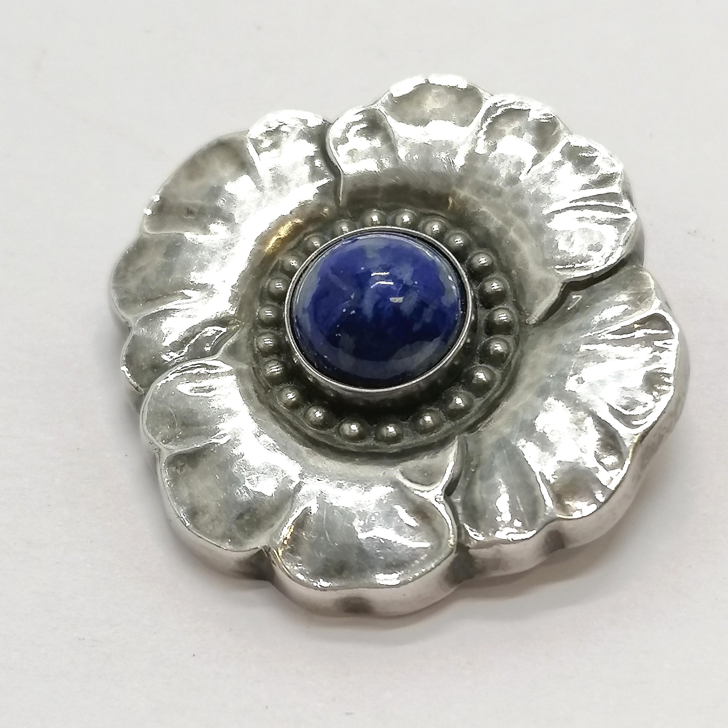 Georg Jensen silver flower brooch #189 set with cabochon lapis - 3cm across & 9g total weight - Image 3 of 5