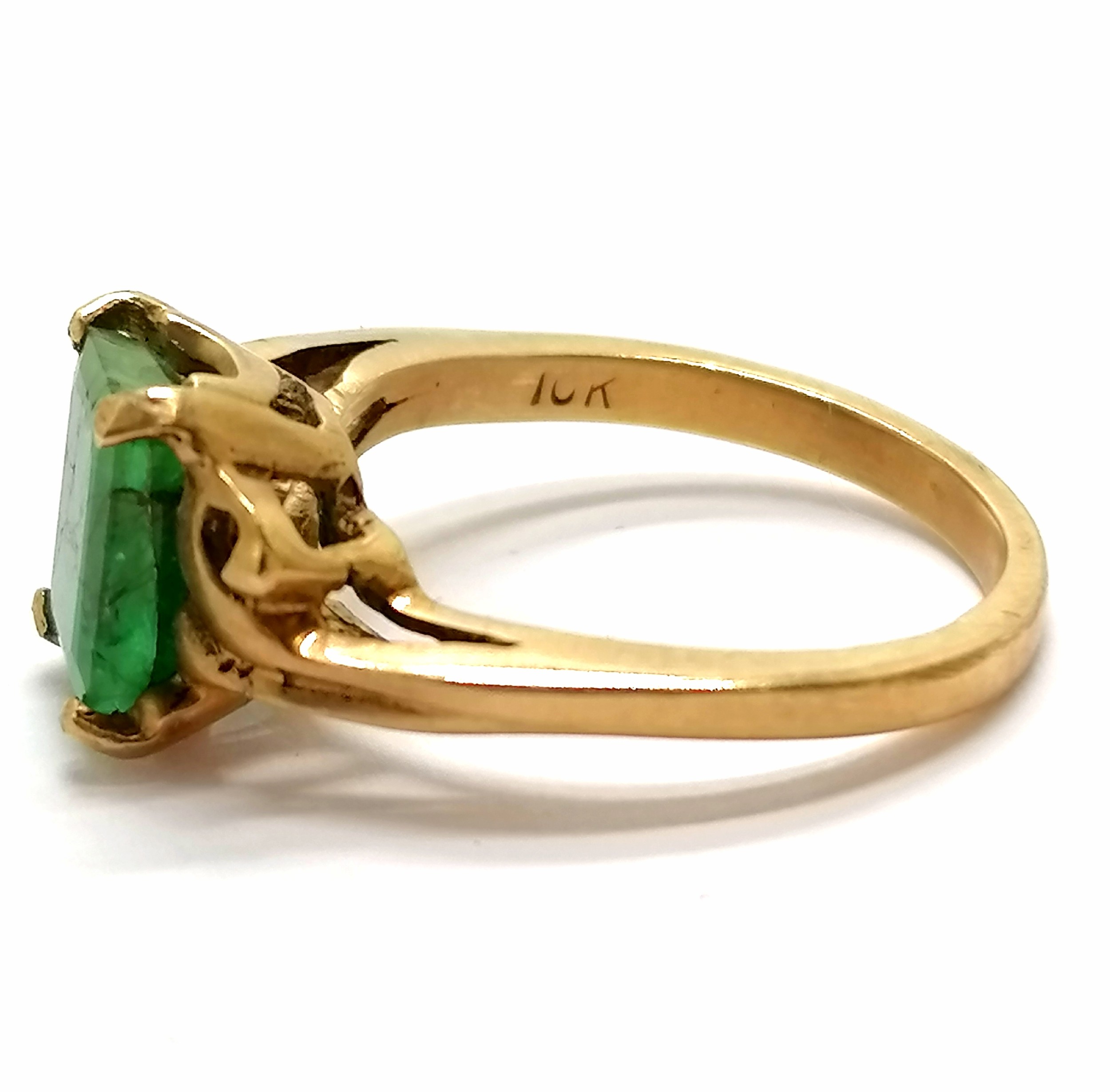 10ct marked gold emerald (?) set ring with fancy shoulders - size G½ & 2.5g total weight - SOLD ON - Image 2 of 4