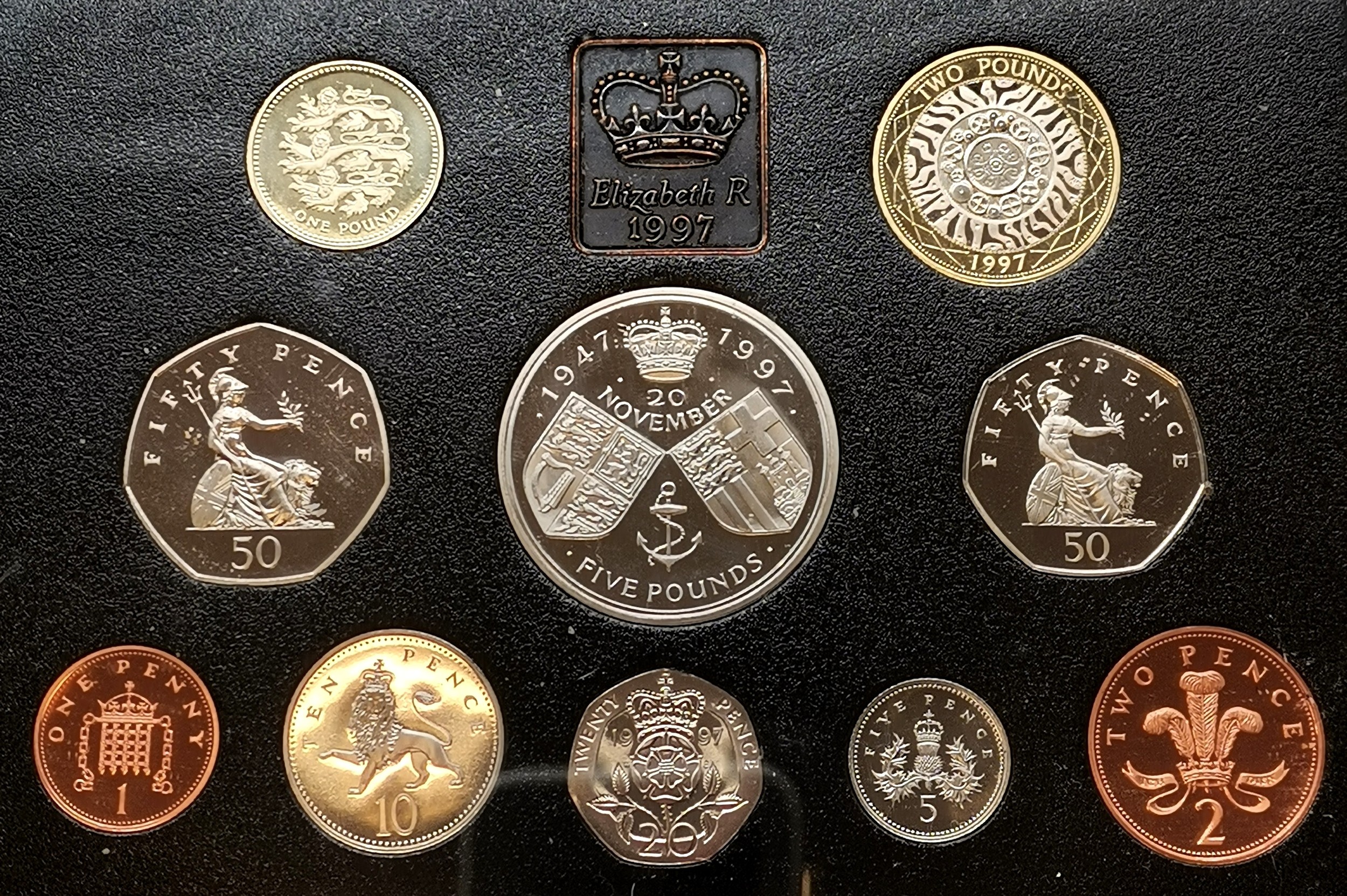 1997 UK proof coin collection - 10 coins 1p to £5 ~ case has signs of wear - Image 2 of 4