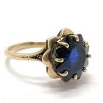 Unusual 9ct marked gold 8 pointed star shaped blue stone solitaire ring - size P & 4.2g total weight