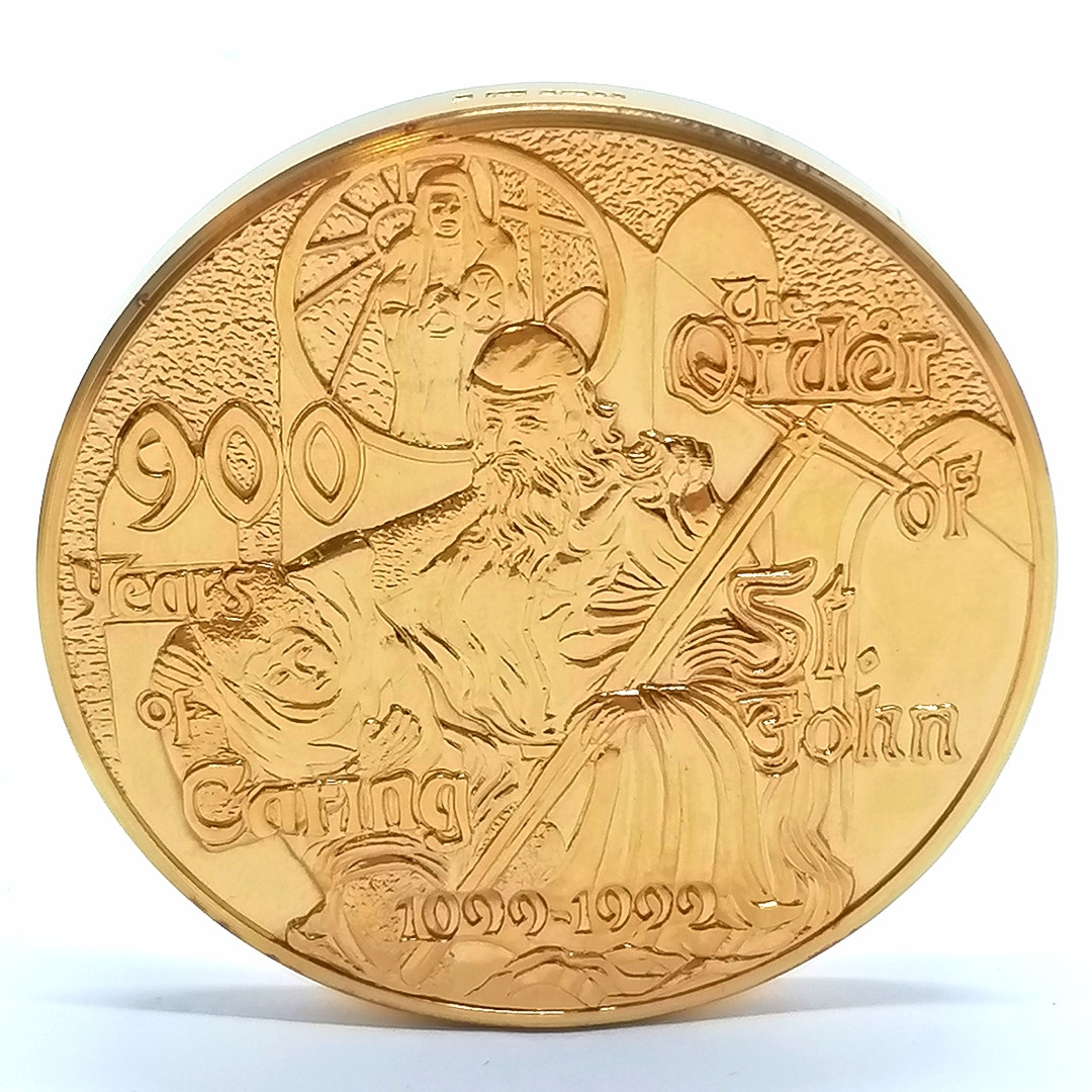 Royal Mint 9ct hallmarked gold St John Centenary medal (900th anniversary) by Matthew Bonaccorsi - Image 3 of 7