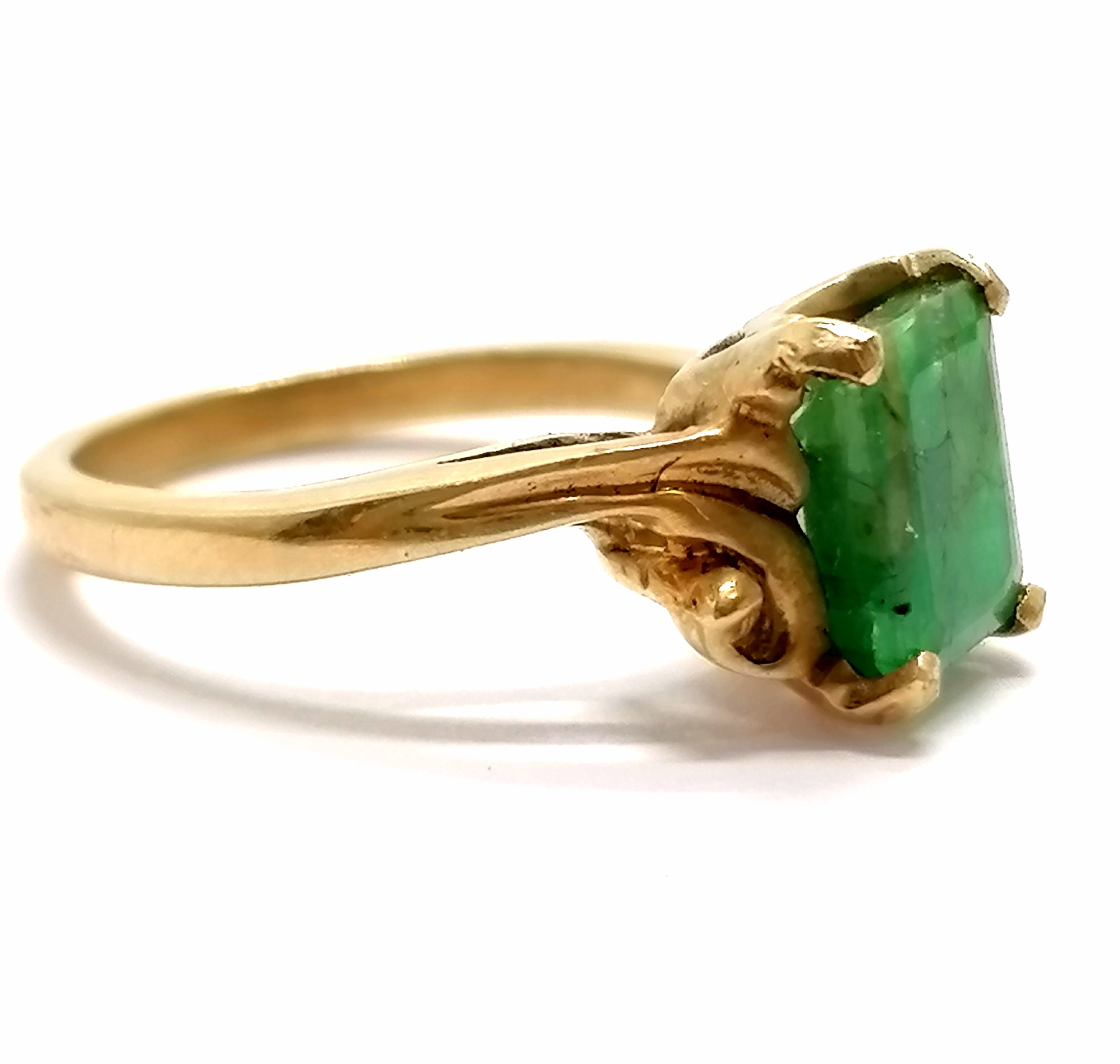 10ct marked gold emerald (?) set ring with fancy shoulders - size G½ & 2.5g total weight - SOLD ON - Image 4 of 4