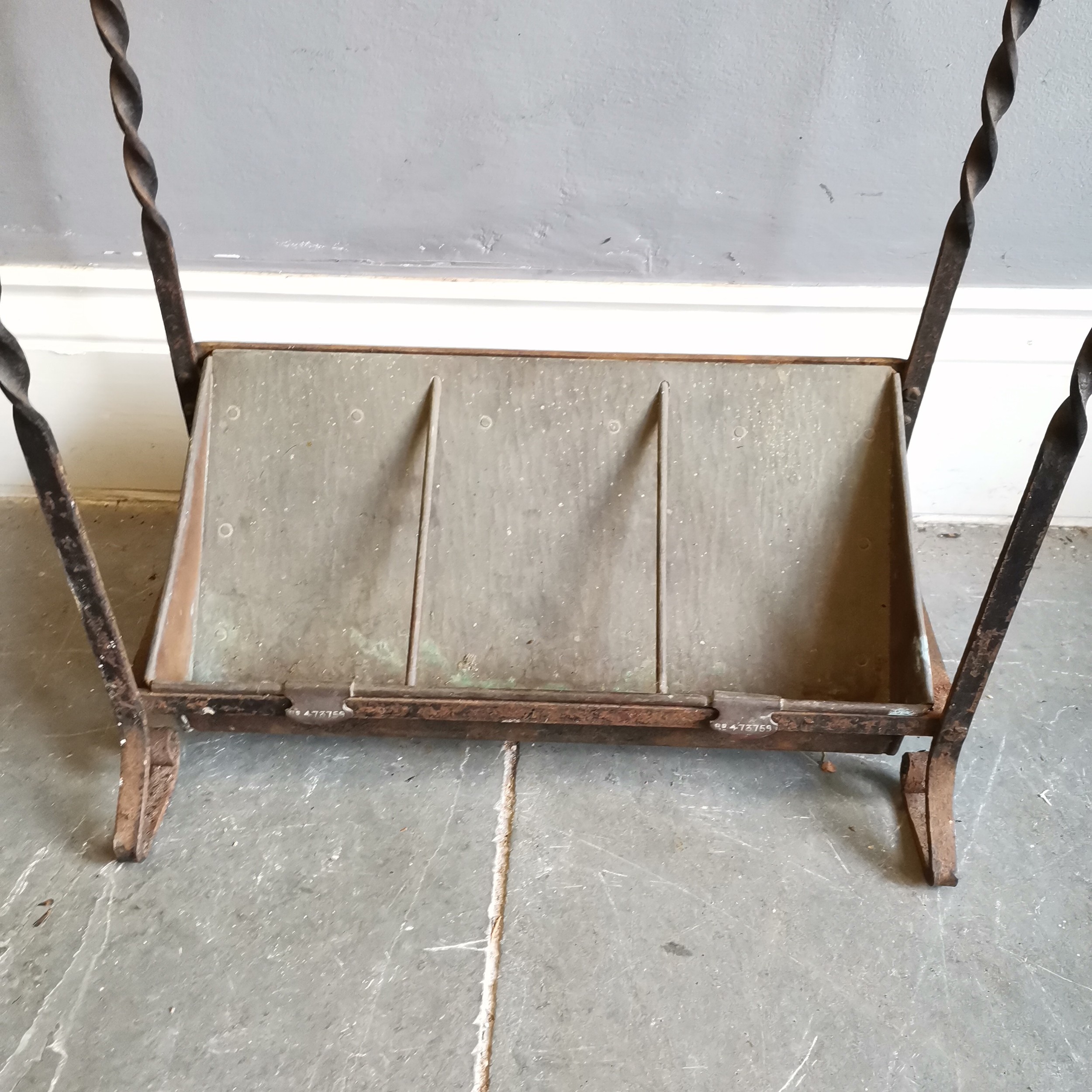 Antique wrought iron stick stand with brass & steel drip tray (Rd 473759) - 83cm high x 44cm wide - Image 4 of 4