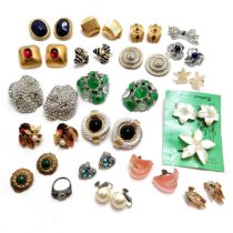 Qty of vintage clip-on fashion earrings inc F.O.Inc Deco style (3.5cm diameter) etc t/w silver dress