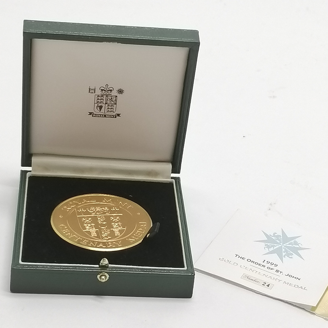 Royal Mint 9ct hallmarked gold St John Centenary medal (900th anniversary) by Matthew Bonaccorsi
