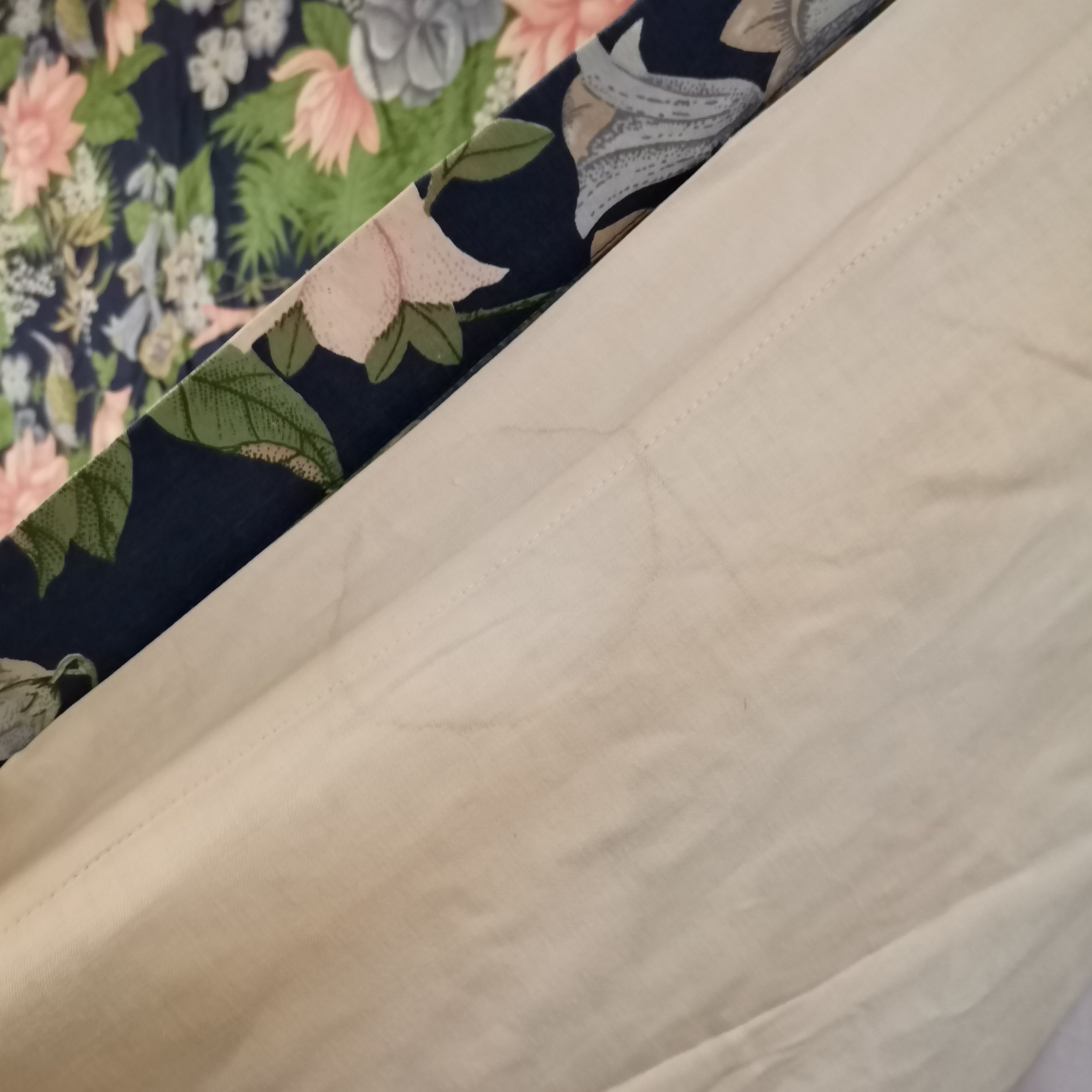 Pair of vintage curtains, blue ground with botanical birds and foliage, each curtain 185cm wide x - Image 3 of 4